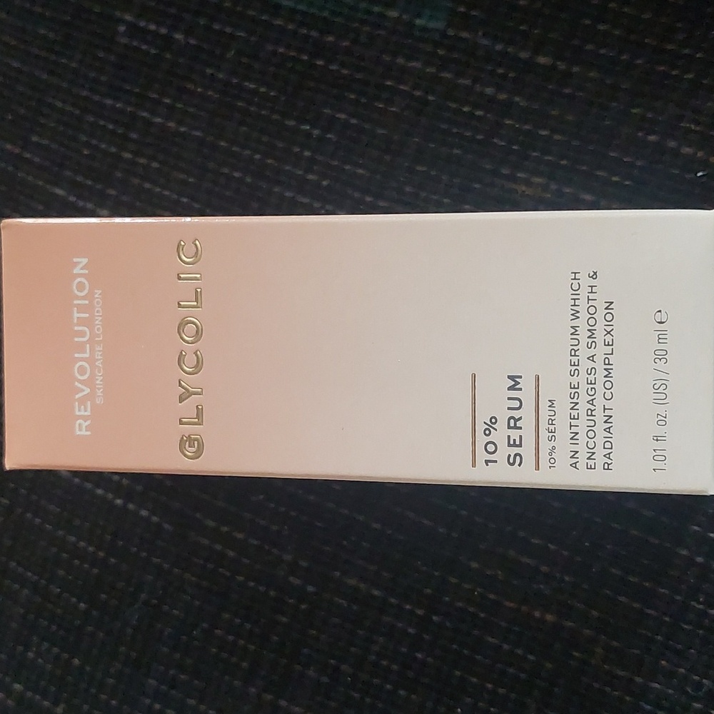 New makeup revolution glycolic‎ 10% serum